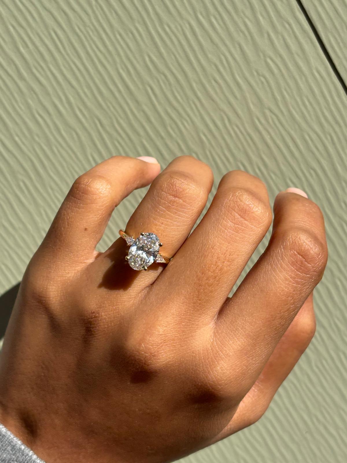 💎 3.07 Ct Oval Brilliant Lab Grown Diamond | F Color | VVS2 | IGI Certified