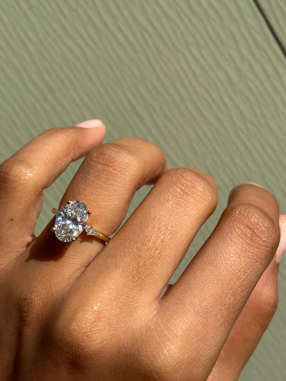 💎 3.07 Ct Oval Brilliant Lab Grown Diamond | F Color | VVS2 | IGI Certified