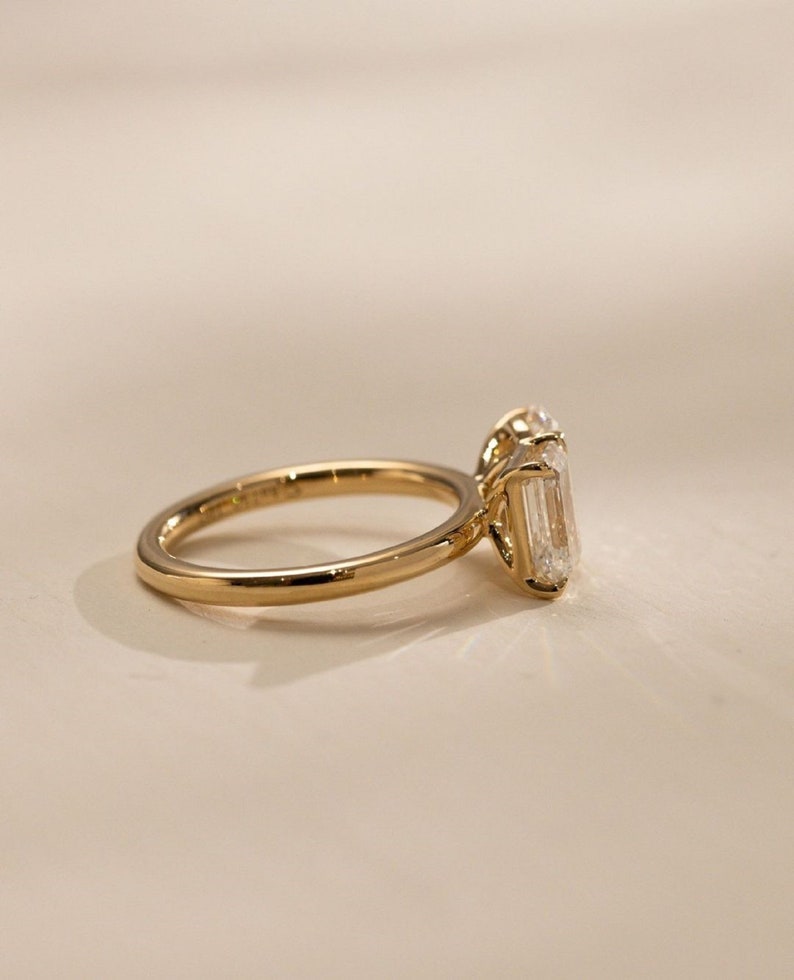 4ctw Ethical Luxury Toi et Moi Lab-Grown Diamond Ring – 2ct Oval & 2ct Emerald Cut
