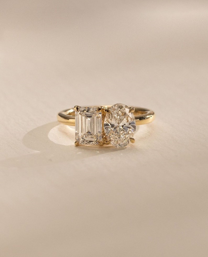 4ctw Ethical Luxury Toi et Moi Lab-Grown Diamond Ring – 2ct Oval & 2ct Emerald Cut