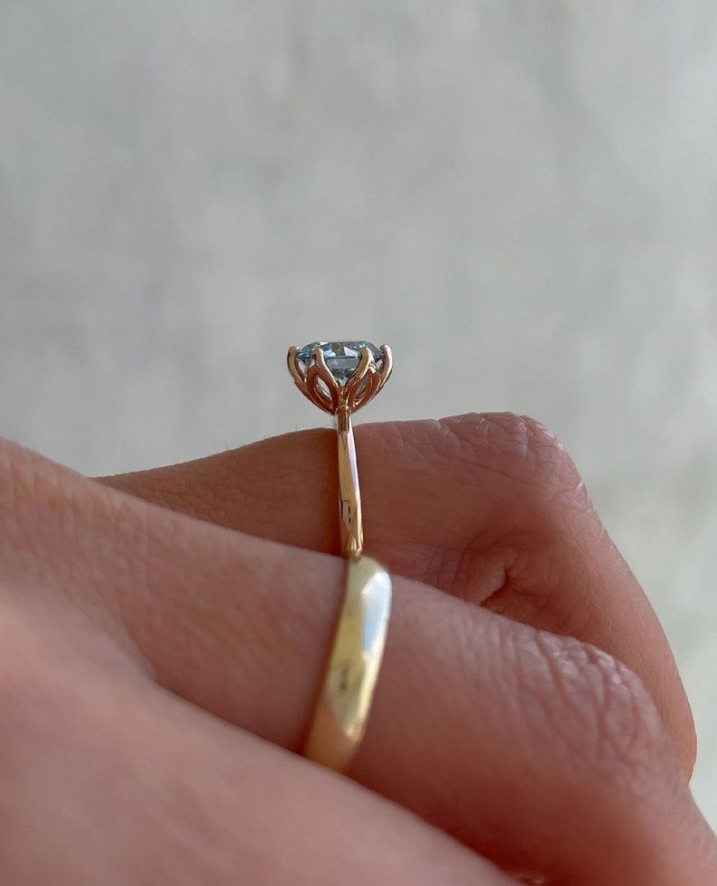 2ct Round Lab-Grown Blue Diamond Solitaire Ring – Lotus Petal 6-Prong Setting in Gold