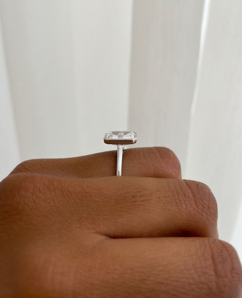 3ct Emerald-Cut Lab-Grown Diamond Solitaire Ring – Minimalist Elegance