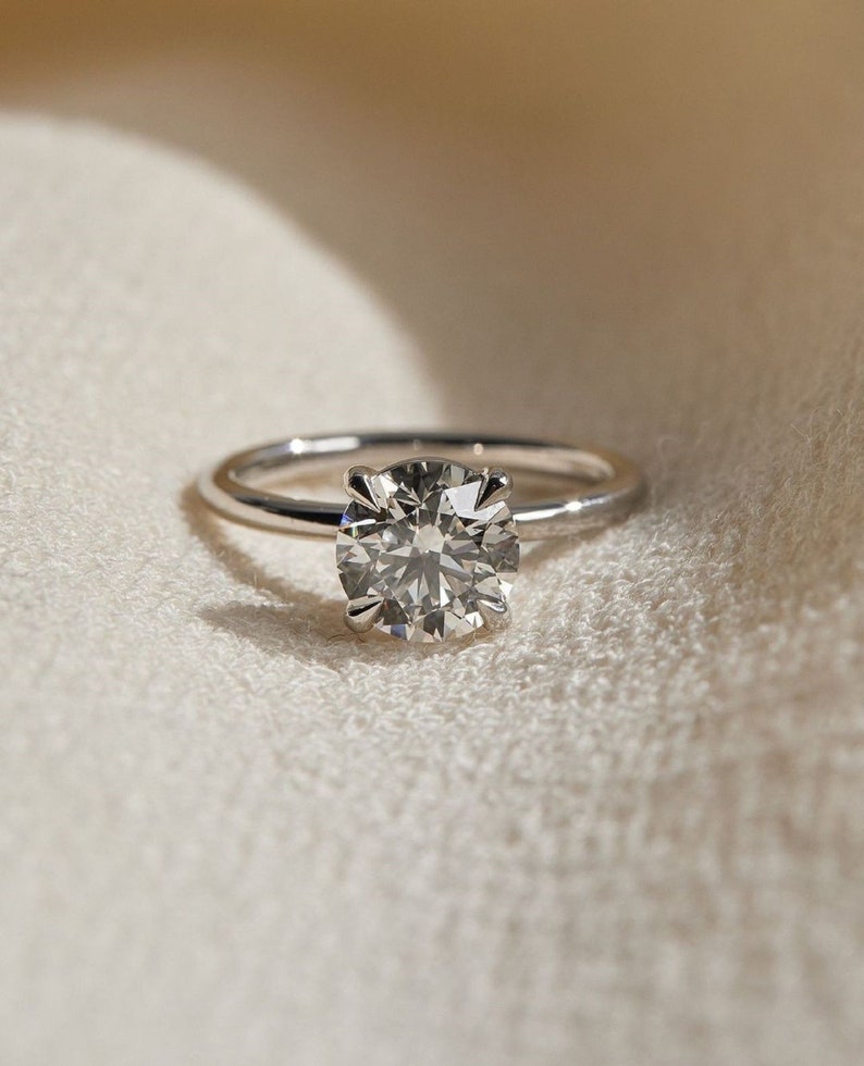 2ct Round Elegant Solitaire Lab-Grown Diamond Ring in Minimalist Setting