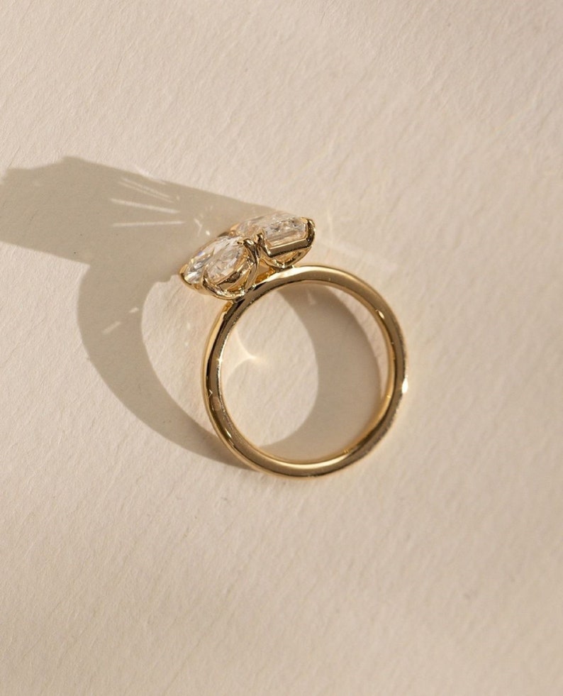 4ctw Ethical Luxury Toi et Moi Lab-Grown Diamond Ring – 2ct Oval & 2ct Emerald Cut