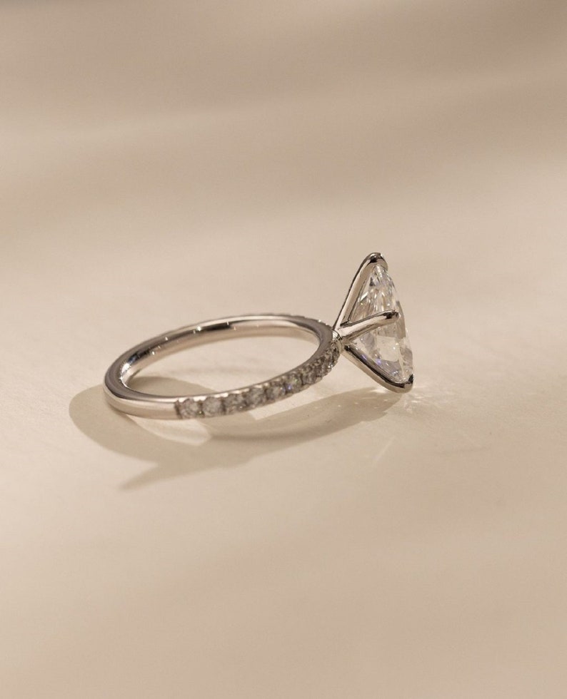 2.50ct Pear Shape Elegant Solitaire Lab-Grown Diamond Ring in White Gold – Minimalist Classic Band