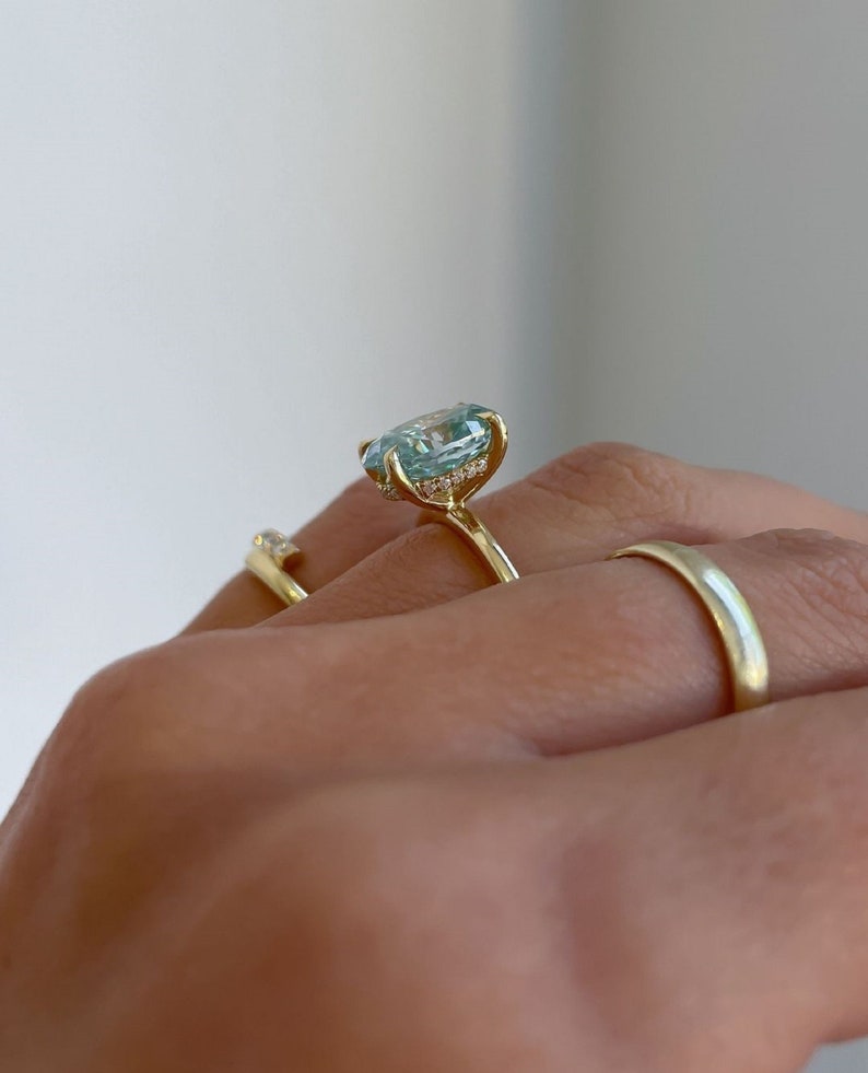 3ct Oval Cut Lab-Grown Diamond Engagement Ring in Solid Gold – Minimalist Elegant Statement Ring