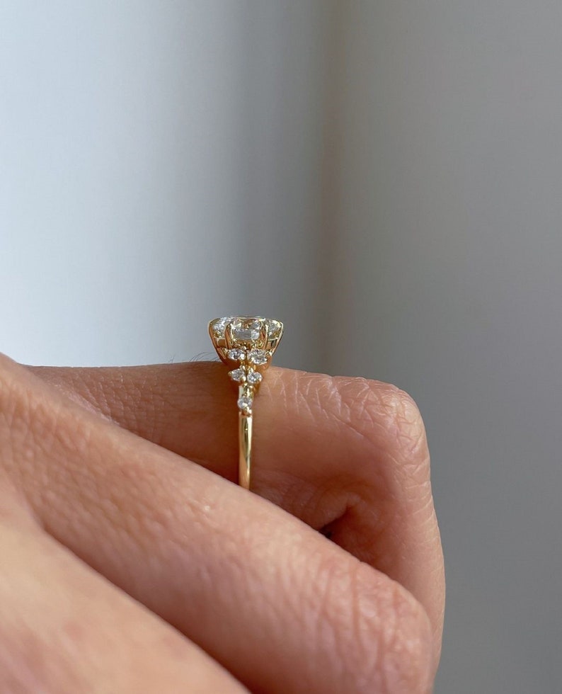 3ct Elegant Round Cut Diamond Cluster Engagement Ring – Gold Band Minimalist Luxury