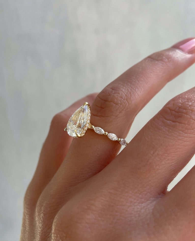 4ct Elegant Pear-Cut Diamond Ring with Delicate Accent Band
