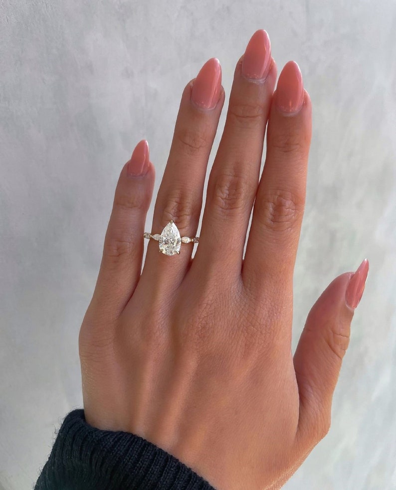 4ct Elegant Pear-Cut Diamond Ring with Delicate Accent Band