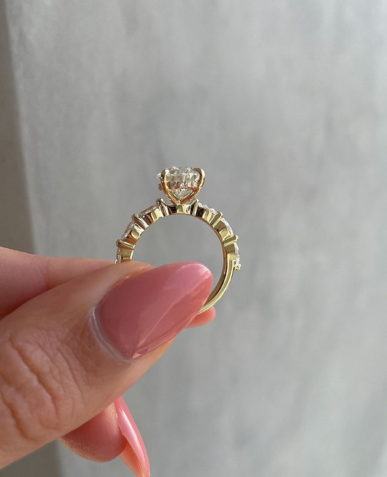4ct Elegant Pear-Cut Diamond Ring with Delicate Accent Band