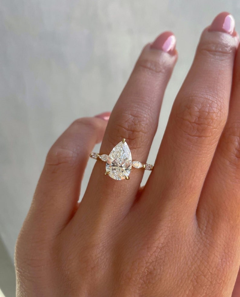 4ct Elegant Pear-Cut Diamond Ring with Delicate Accent Band