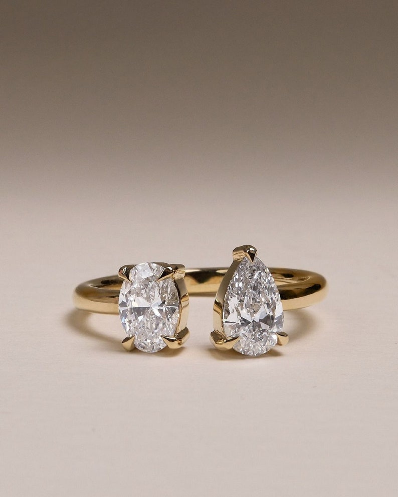 6ct Duo-Stone 3ct Pear & 3ct Oval Diamond Open Band Ring – 14K Gold Toi et Moi Engagement Ring