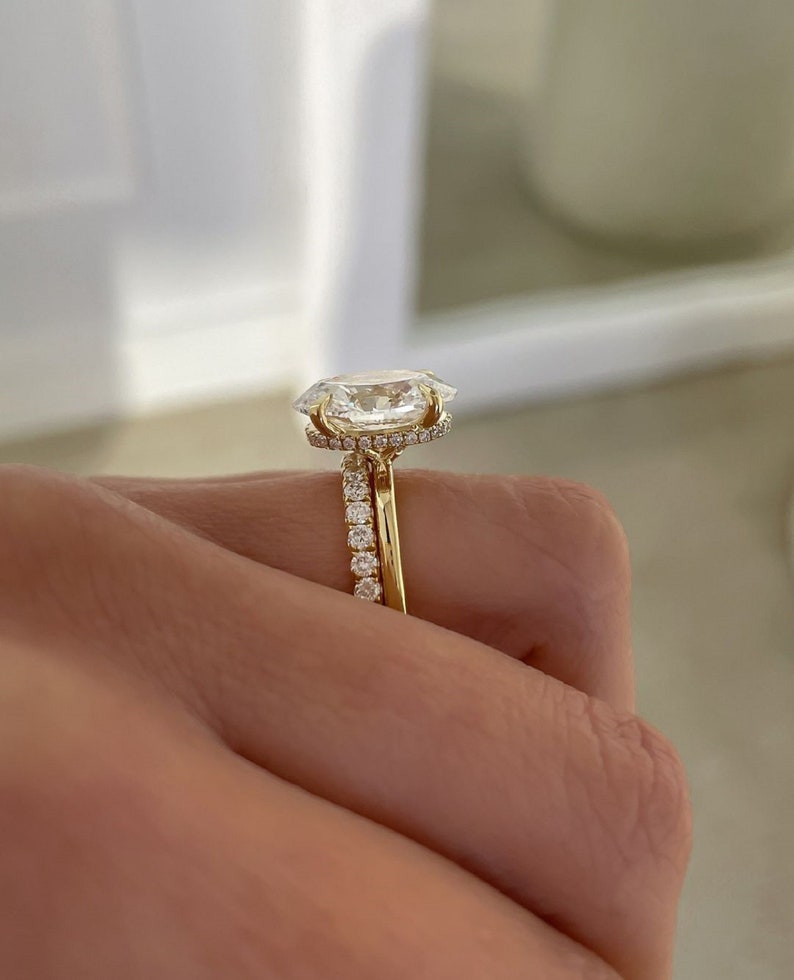 3CT Elegant Oval Cut Lab Grown Diamond Ring With Band.