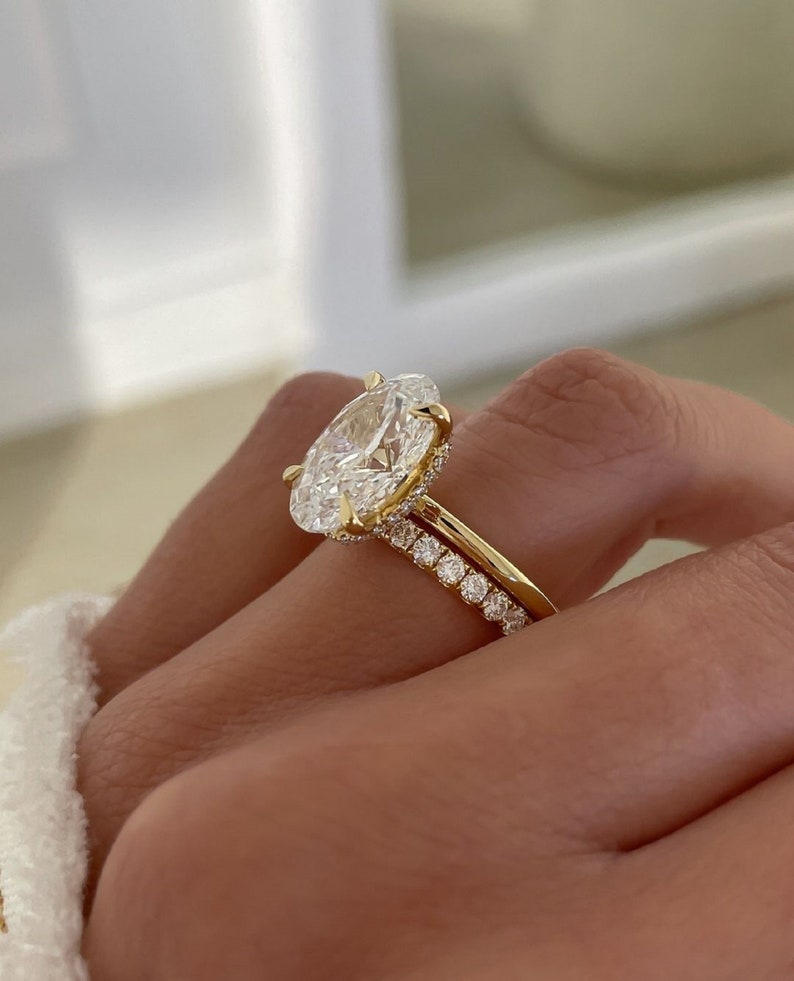 3CT Elegant Oval Cut Lab Grown Diamond Ring With Band.