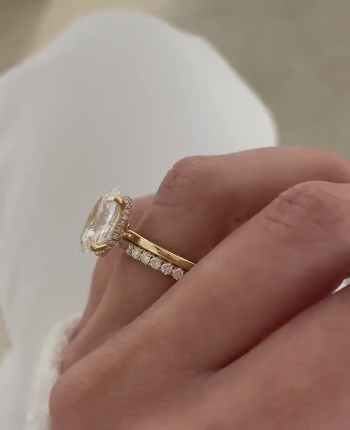 3CT Elegant Oval Cut Lab Grown Diamond Ring With Band.